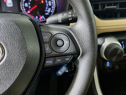 Used 2021 Toyota RAV4 LE FWD image 20