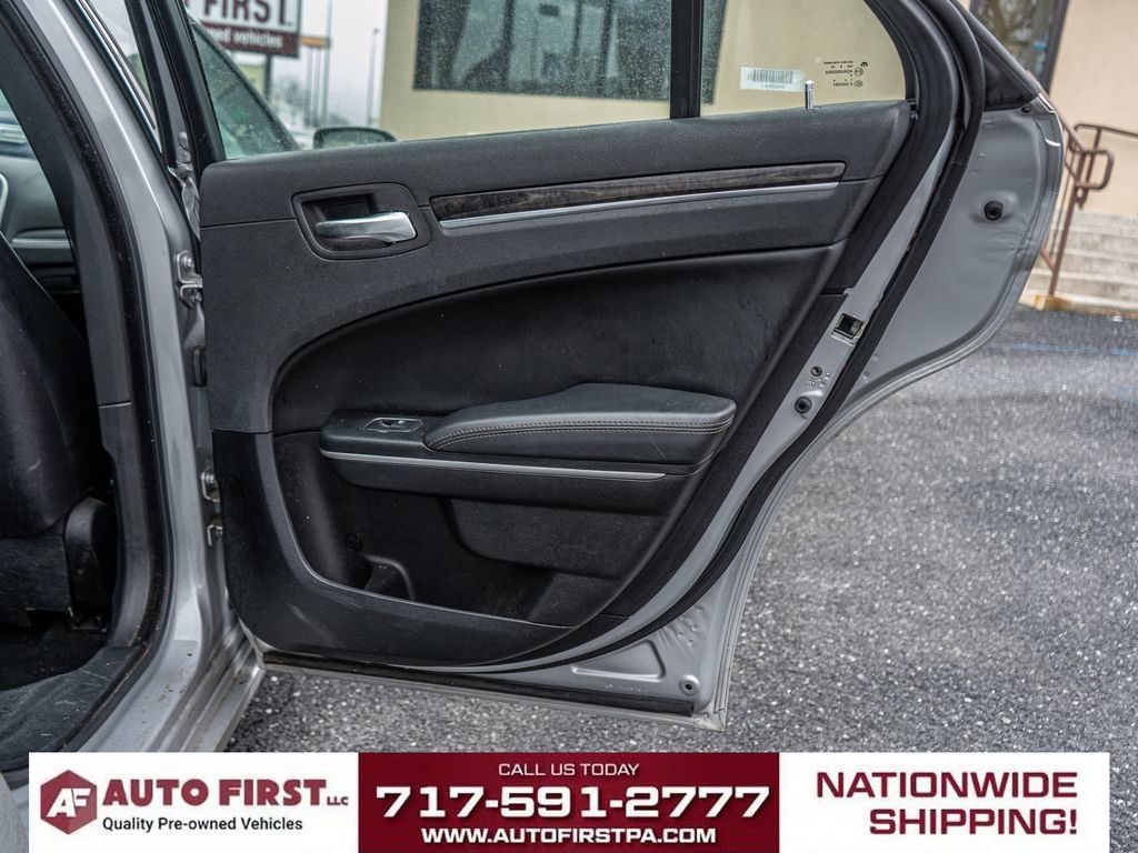 Used 2020 Chrysler 300 Limited AWD/4WD image 13
