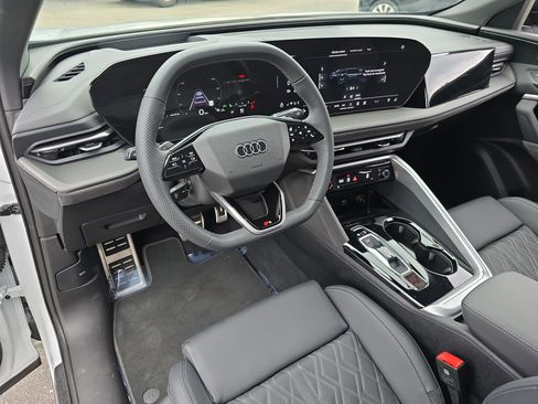 Used 2025 Audi SQ5 Premium Plus w/ Premium Plus Package AWD/4WD image 16