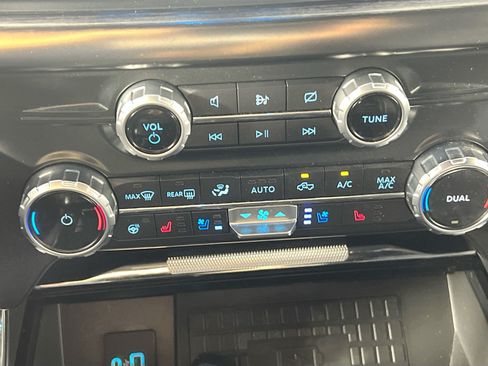 Used 2022 Ford F150 Lariat w/ Equipment Group 502A High AWD/4WD image 26