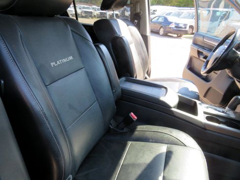Used 2011 Nissan Armada Platinum image 37