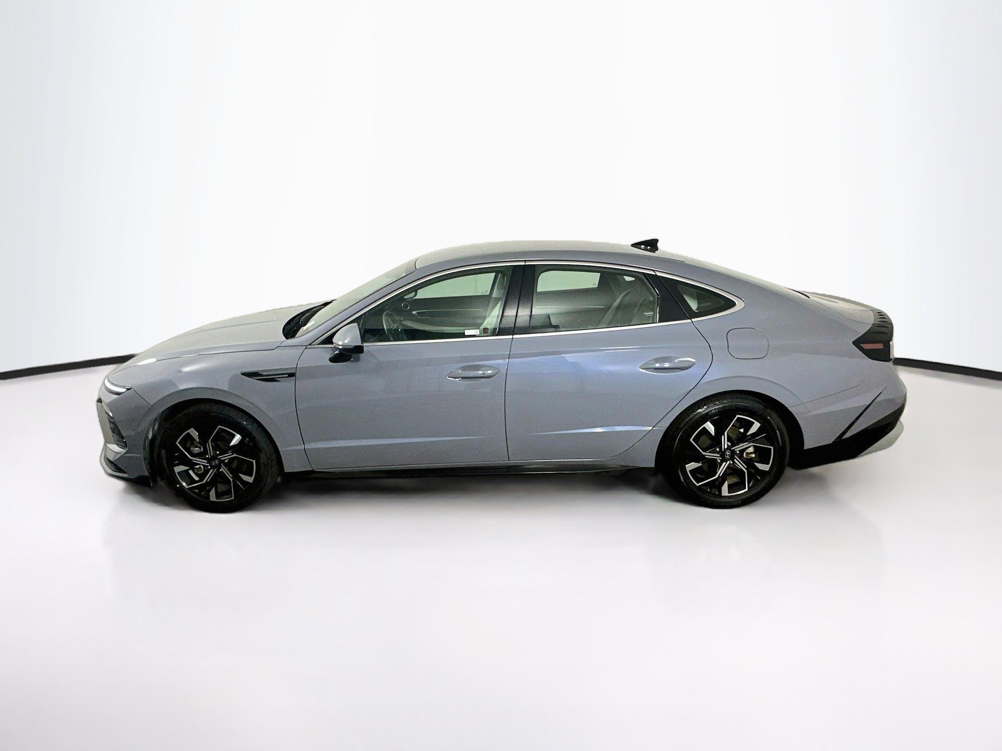 Used 2025 Hyundai Sonata SEL FWD image 4