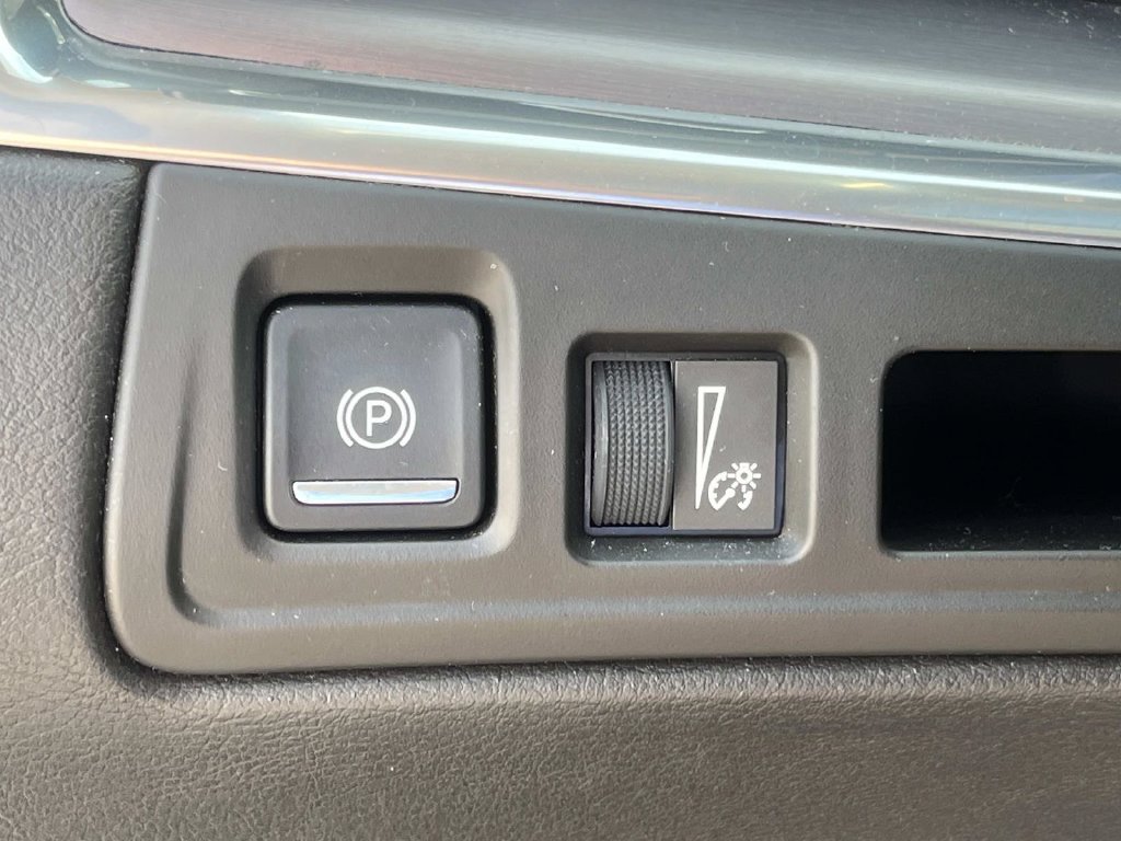 Used 2017 Cadillac XT5 Luxury w/ Driver Awareness Package FWD image 39
