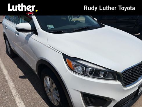 Used 2016 Kia Sorento AWD w/ LX Convenience Package image 1