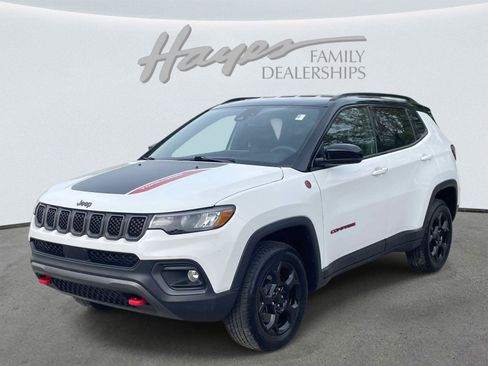 Used 2023 Jeep Compass Trailhawk AWD/4WD image 7