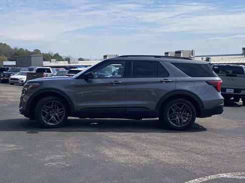 Certified 2025 Ford Explorer ST-Line w/ Premium Package image 7