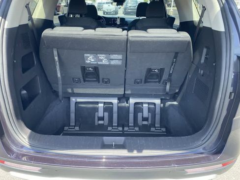 Used 2022 Kia Carnival LX image 23