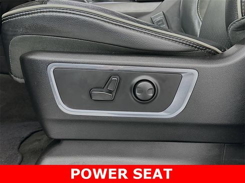 Used 2024 RAM 1500 Laramie image 12