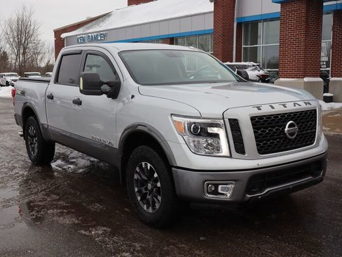 Used 2018 Nissan Titan PRO-4X image 4