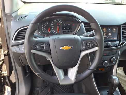 Used 2021 Chevrolet Trax LT w/ Driver Confidence Package FWD image 7