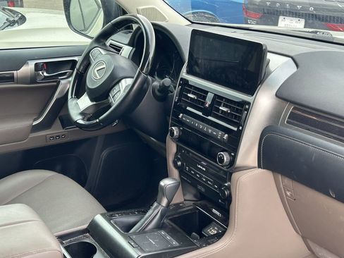 Used 2023 Lexus GX 460 Premium w/ Accessory Package image 9