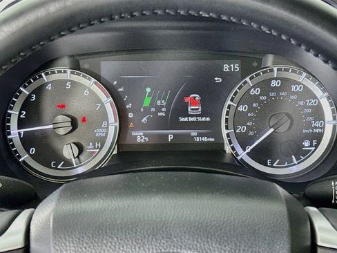 Used 2023 Toyota Highlander XLE AWD/4WD image 12