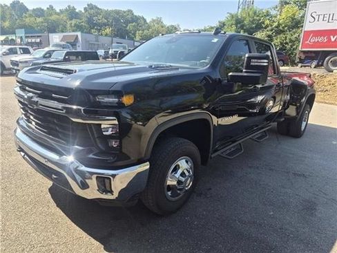 Used 2025 Chevrolet Silverado 3500 LT w/ Safety Package AWD/4WD image 9