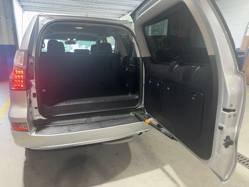 Used 2019 Lexus GX 460 w/ Navigation Package AWD/4WD image 14