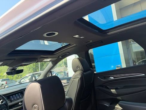 Used 2022 Buick Enclave Avenir w/ Avenir Technology Package AWD/4WD image 11
