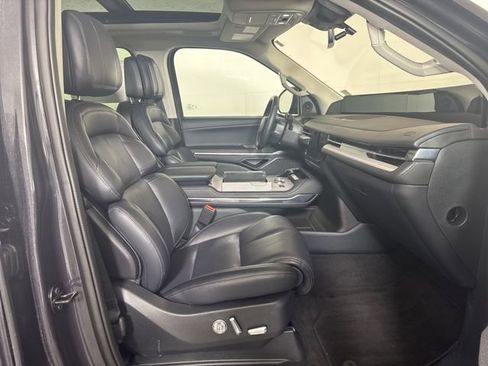 Used 2025 Lincoln Navigator L Reserve AWD/4WD image 4