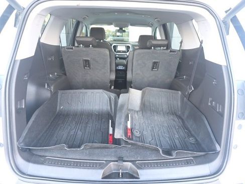 Used 2019 GMC Acadia SLE image 17