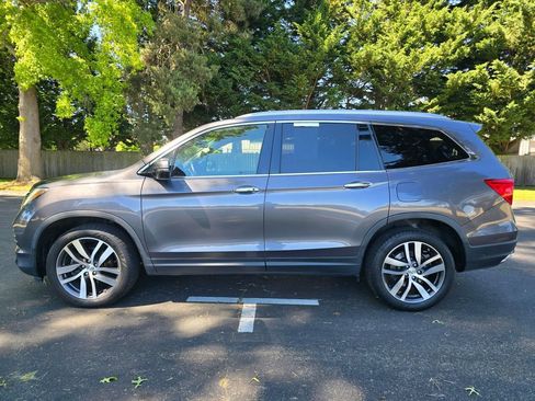 Used 2017 Honda Pilot Elite image 3