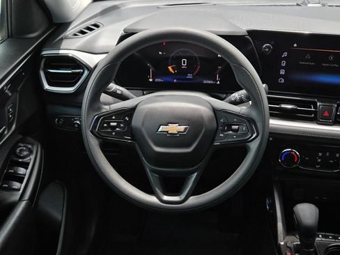 Used 2024 Chevrolet TrailBlazer LT FWD image 24