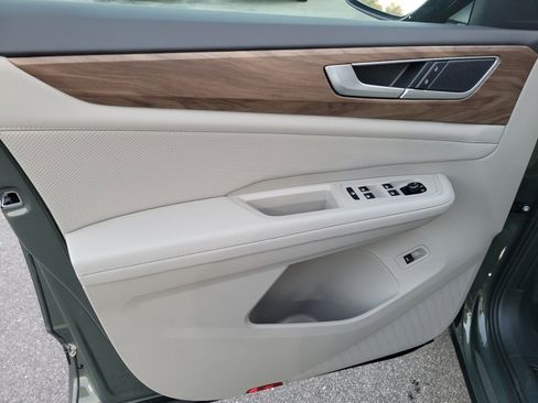 New 2026 Volkswagen Atlas SE FWD image 32