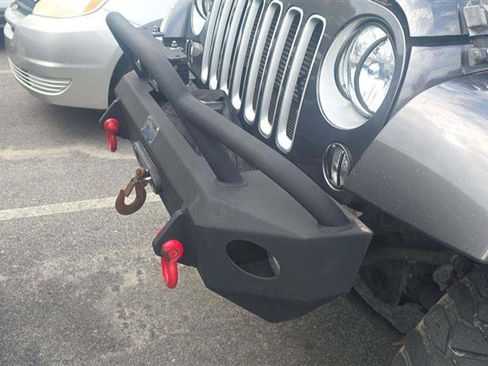 Used 2016 Jeep Wrangler Unlimited Sahara w/ Max Tow Package AWD/4WD image 15