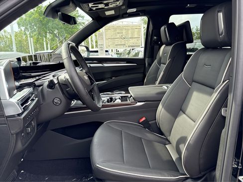 New 2026 Cadillac Escalade Luxury w/ LPO, Radiant Package AWD/4WD image 9