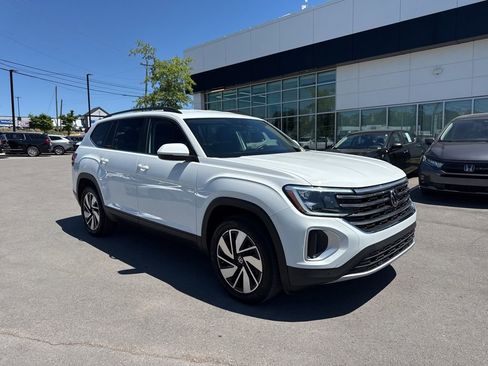 Used 2025 Volkswagen Atlas SE AWD/4WD image 1