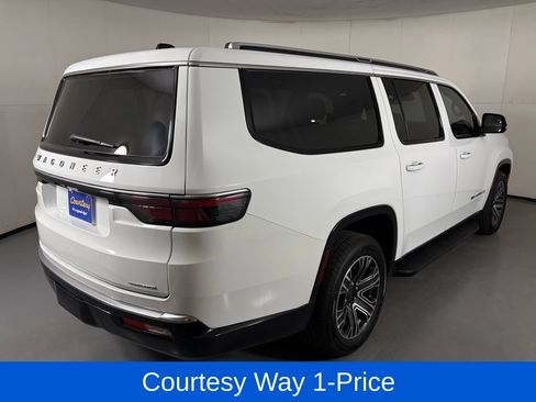 Used 2024 Jeep Wagoneer L Series II RWD image 11