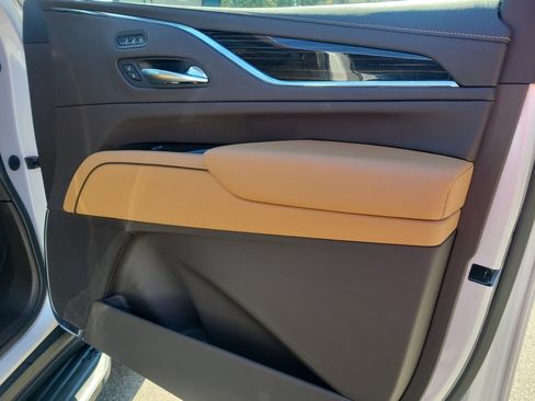 Used 2021 Cadillac Escalade Premium Luxury image 35