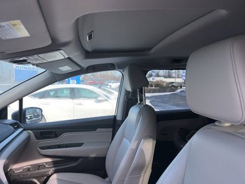 Used 2023 Honda Odyssey EX-L image 2