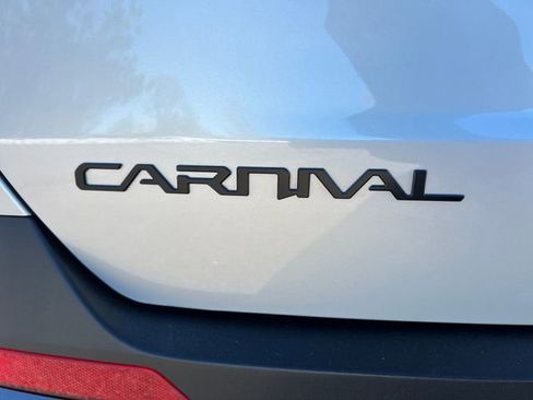 Used 2025 Kia Carnival SX Prestige image 37