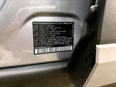 Used 2025 Volkswagen Tiguan SE w/ Panoramic Sunroof Package image 36