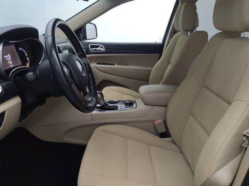 Used 2019 Jeep Grand Cherokee Laredo AWD/4WD image 17