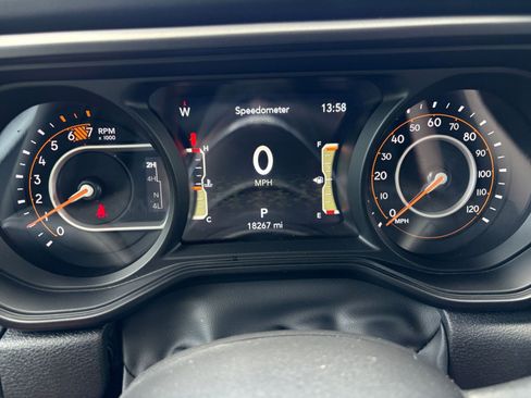 Used 2025 Jeep Wrangler Unlimited Sahara AWD/4WD image 41