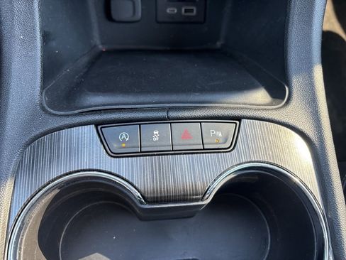 Used 2023 GMC Acadia SLT AWD/4WD image 17