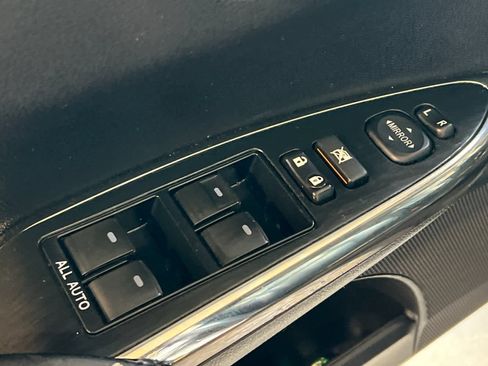 Used 2018 Toyota Avalon XLE image 13