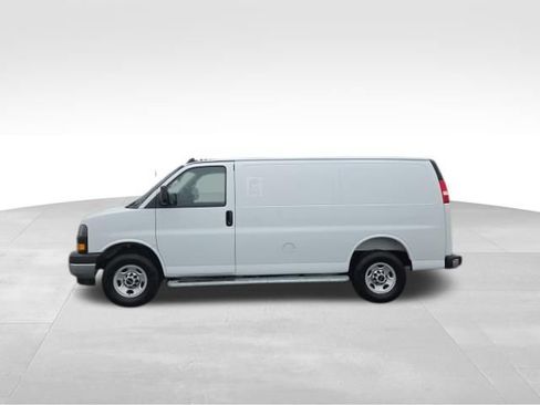Used 2025 GMC Savana 2500 w/ Driver Convenience Package RWD image 3