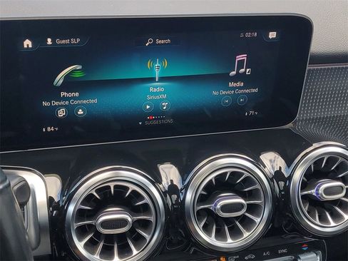 Used 2021 Mercedes-Benz GLB 250 4MATIC w/ Premium Package image 20