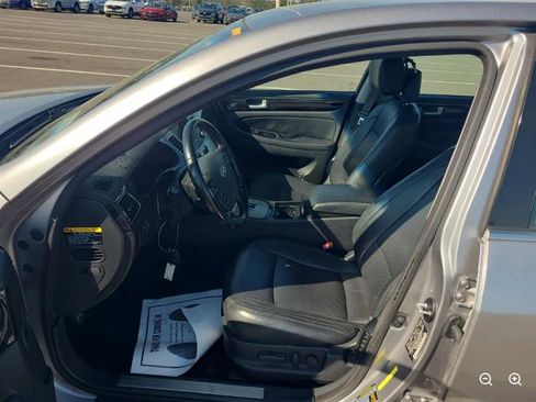 Used 2013 Hyundai Genesis 3.8 image 8