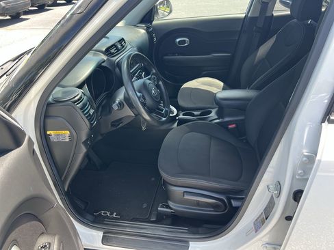 Used 2017 Kia Soul FWD image 16