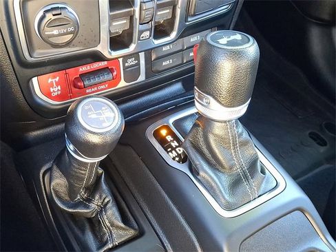 Used 2024 Jeep Wrangler Unlimited image 14