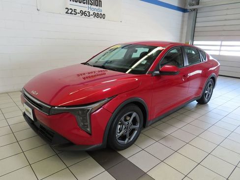 Used 2025 Kia K4 LXS image 2