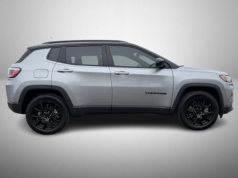 Used 2024 Jeep Compass Latitude w/ Convenience Group AWD/4WD image 6
