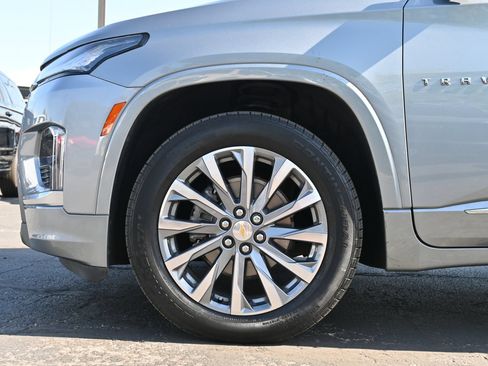 Used 2023 Chevrolet Traverse Premier FWD image 29