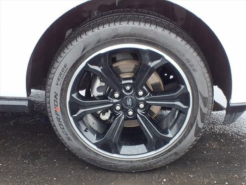 Used 2022 Ford Expedition Max Limited image 9