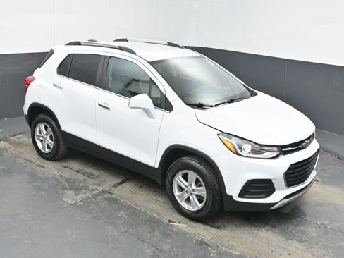 Used 2019 Chevrolet Trax LT w/ LT Convenience Package image 29