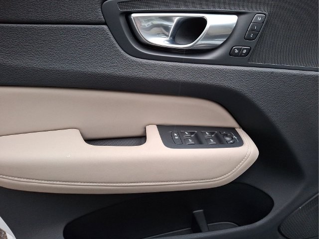 Certified 2026 Volvo XC60 B5 Plus AWD/4WD image 8