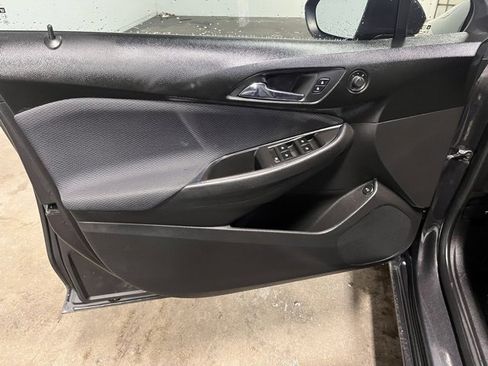 Used 2017 Chevrolet Cruze LT image 20