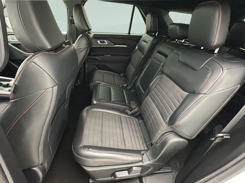 Used 2025 Ford Explorer ST-Line w/ ST-Line Street Pack AWD/4WD image 10