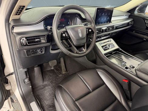 Used 2023 Lincoln Aviator 2WD image 4